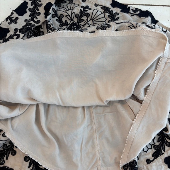 ANTHROPOLOGIE A-Line Flounce Mini Skirt Size M Embroidered Floral Black Tan - Picture 4 of 7